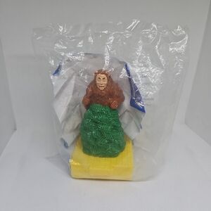 The Cowardly Lion Wizard of Oz Action Figures Play Pak Blockbuster 1998 - NEW